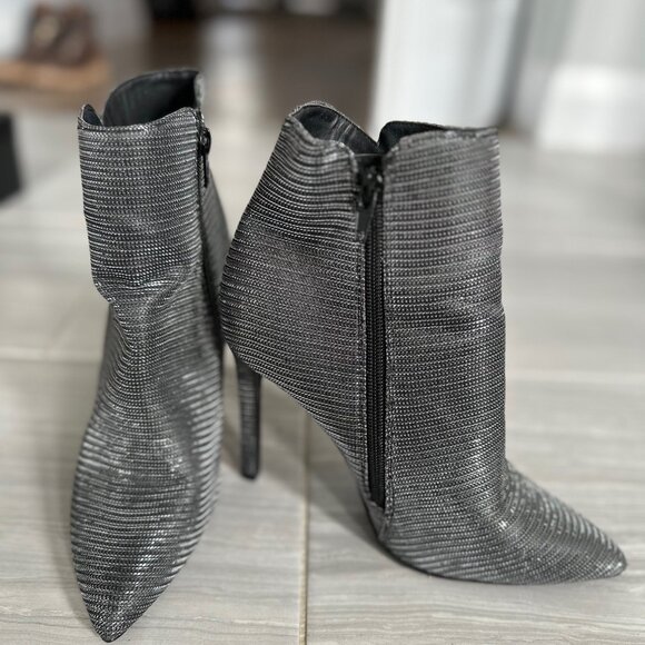 Gorgeous Silver Ankle Boots - Picture 1 of 3